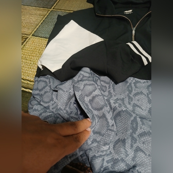 Avia Black and White Hoodie with Gray Snake Pattern - Picture 7 of 9